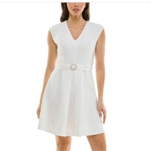 Sleeveless V-Neck White A-Line Dress with Decorative Belt In Pearl Detsil Size 8